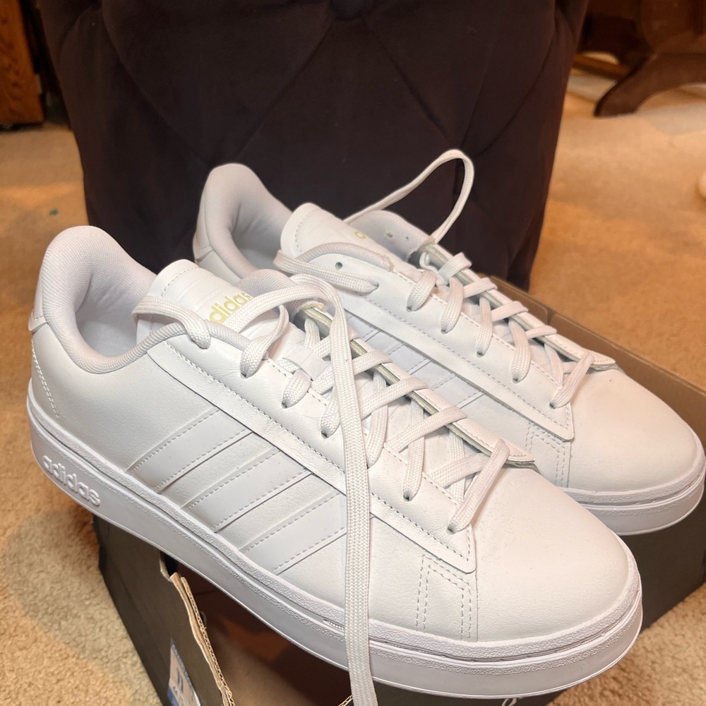 NIB Adidas Women’s size 11 Sneaker, Never Worn